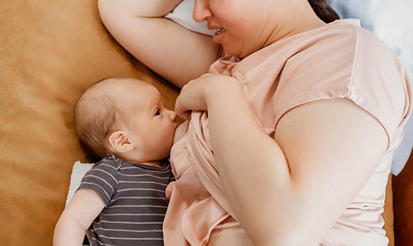 woman breastfeeding with mastitis and clogged milk ducts